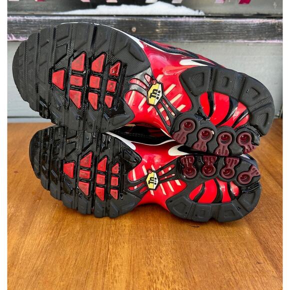 Nike Air Max Plus TN Black Red Kids Youth 3.5Y Tuned Air Sneakers - Picture 7 of 8